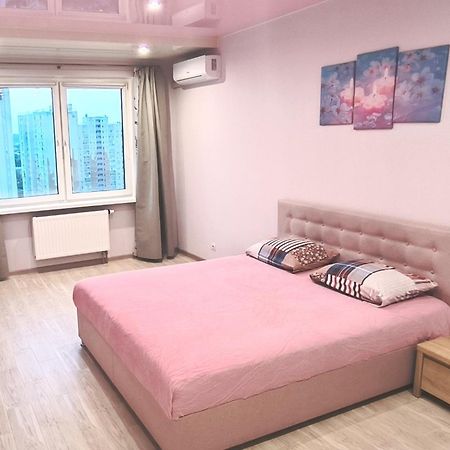 Apartment Near Metro Pozniaky เคียฟ ภายนอก รูปภาพ