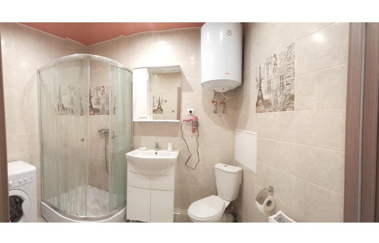 Apartment Near Metro Pozniaky เคียฟ ภายนอก รูปภาพ