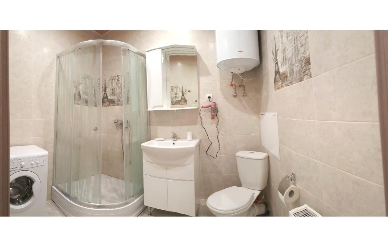 Apartment Near Metro Pozniaky เคียฟ ภายนอก รูปภาพ