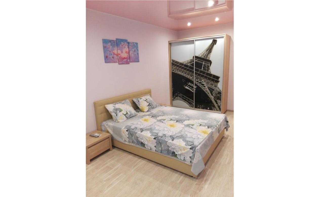 Apartment Near Metro Pozniaky เคียฟ ภายนอก รูปภาพ